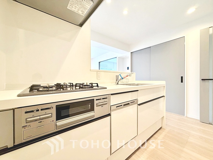 キッチン 【Kitchen】光り眩い羨望のリビングへ。一歩一歩を踏みしめて家族の集う幸せの場所へ。すべてがクライマックスのマイベストホーム。