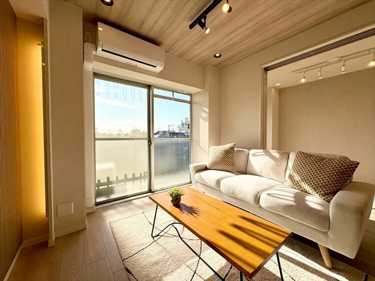 内装 【LIVING】◆陽光◆が差し込む。この開放的なLDKに家族の笑顔が集う。家族が一緒に過ごす空間は明るく、そして居心地よく。