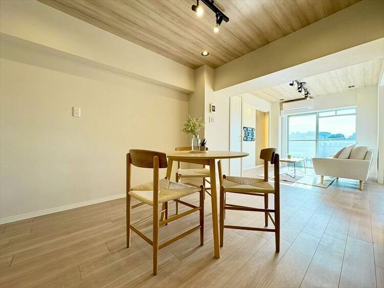 内装 【LIVING】◆Sunshine◆光が燦々と入り、いるだけで気持ちいい。「開放的でゆとりあるお部屋です。」