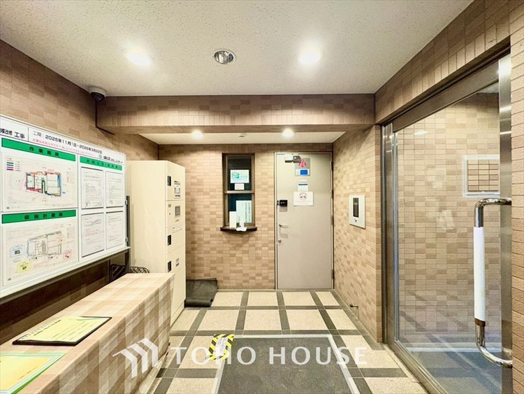 エントランス 【ENTRANCE】◆家族◆家で家族と過ごす時間は限られている。帰りを待つ家族の元へと急ぐときの弾む思い。そんな思いを引き立てる邸宅。