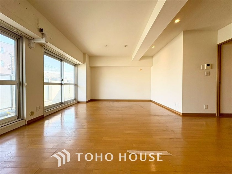 内装 【LIVING】◆眩い◆光が燦々と入り、家族の笑顔を照らす。「いつまでも続いて」と願う夢のような毎日がここにある。