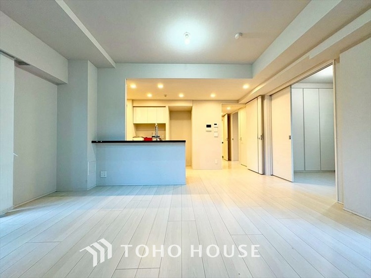 内装 現在改装中◆Sunshine◆光が燦々と入り、いるだけで気持ちいい。「開放的でゆとりあるお部屋です。」