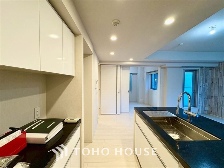 キッチン 現在改装中◆ワクワク◆開放的で機能性も高いシステムキッチン。お子様は毎日のご飯にワクワク！