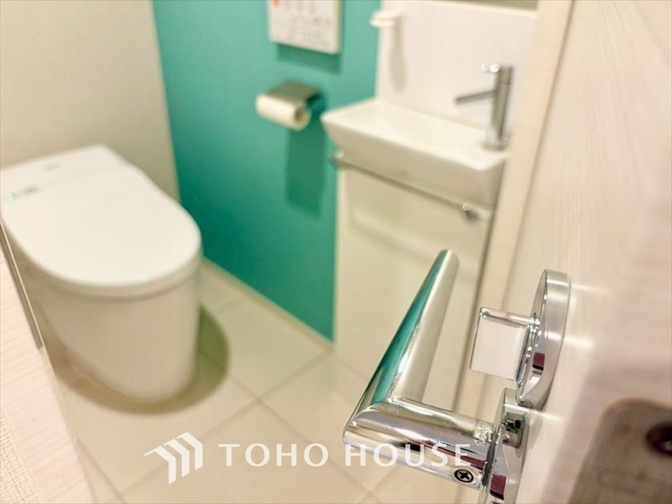 トイレ 現在改装中◆快適◆な生活に不可欠。節水型の高性能トイレを新設。