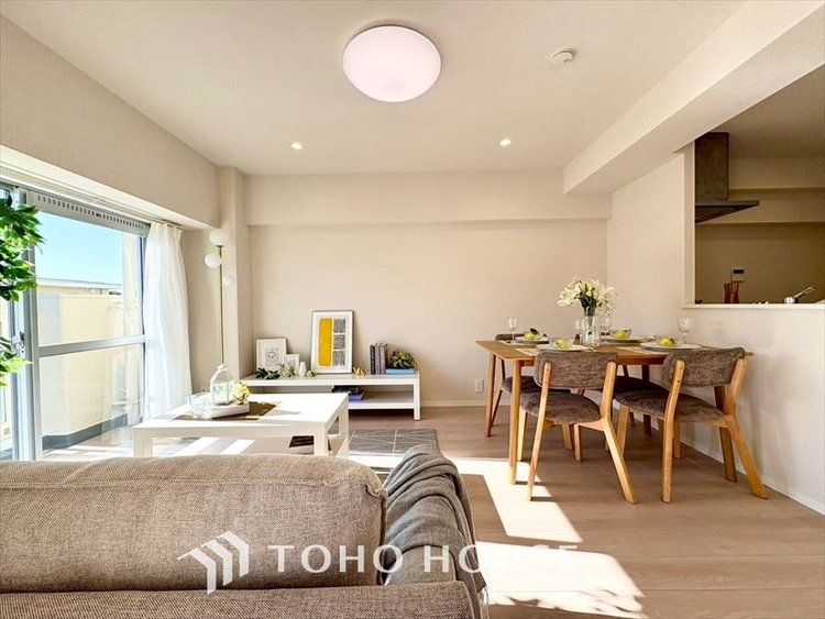 内装 【LIVING】◆眩い◆光が燦々と入り、家族の笑顔を照らす。「いつまでも続いて」と願う夢のような毎日がここにある。