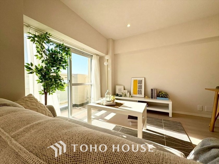 内装 【LIVING】◆陽光◆が差し込む。この開放的なLDKに家族の笑顔が集う。家族が一緒に過ごす空間は明るく、そして居心地よく。