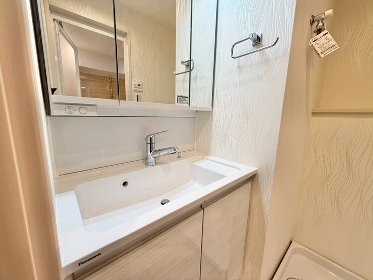 その他 清潔感を感じられる洗面化粧台。