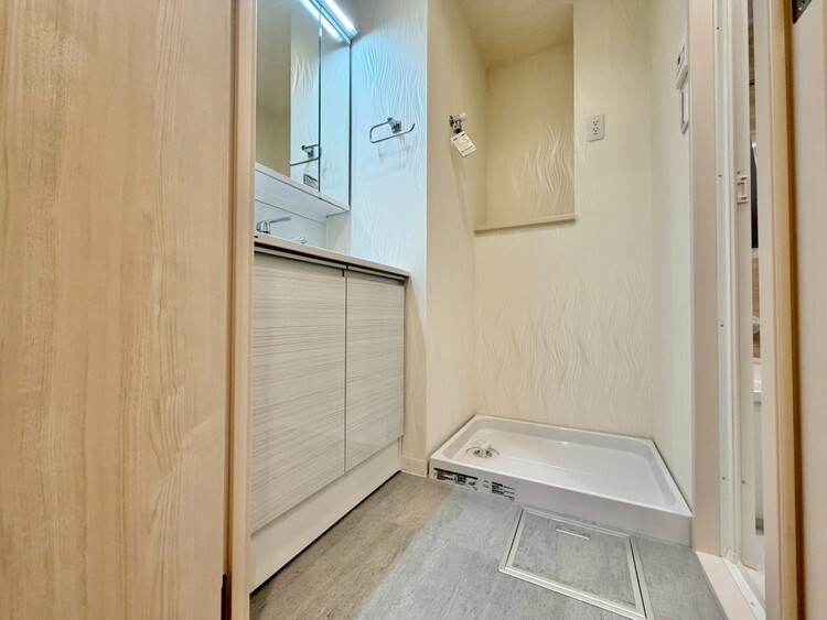 その他 十分な広さの脱衣所。