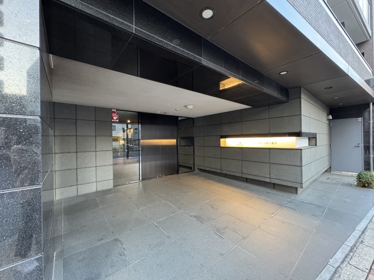 その他 上質感漂う玄関アプローチです。