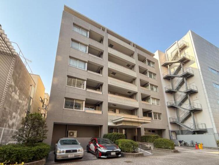 外観 落ち着いた色合いで、周囲の街並みに馴染む外観です。