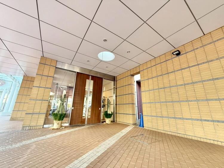 その他 上質感漂う玄関アプローチです。