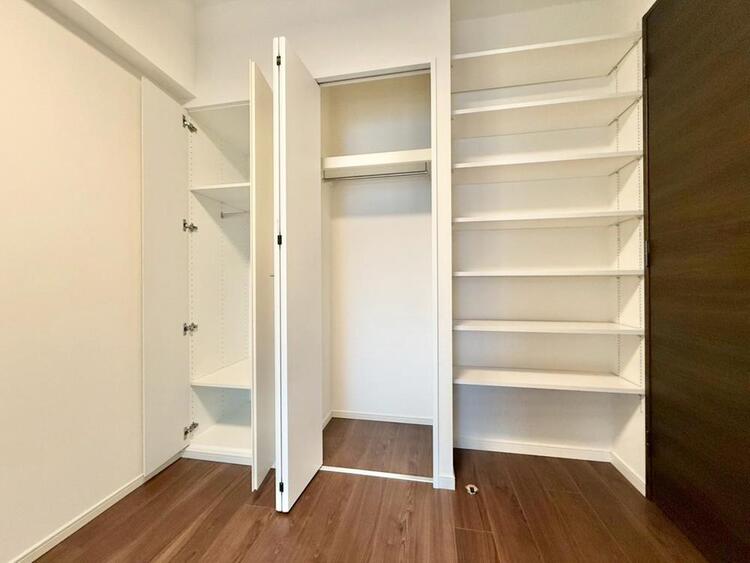 その他 収納スペースが付いていて、お部屋を広く使っていただけます。