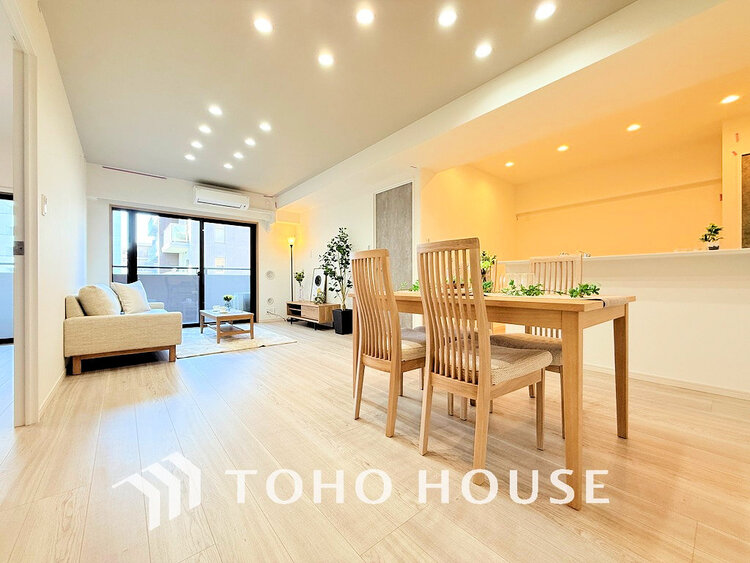 内装 明るいLDKは自然と家族が集まるコミュニケーションの場所に