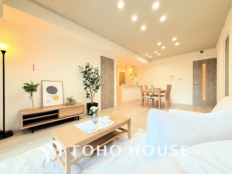 内装 広がりのある住空間、家族が集まるリビング・ダイニング