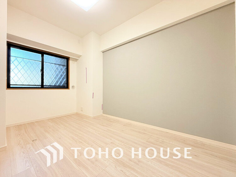 内装 採光もある洋室は、くつろぎのひと時を過ごすのにぴったり