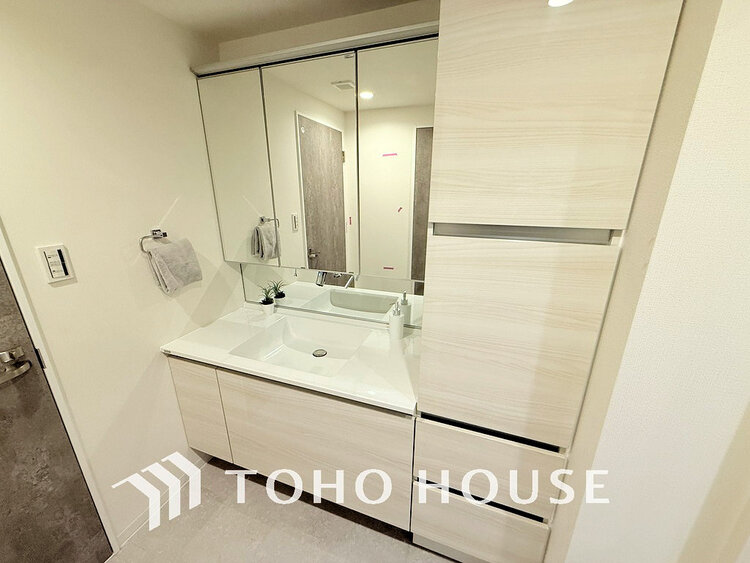 洗面 大きな洗面鏡付き、朝の身支度も楽しくなりますね