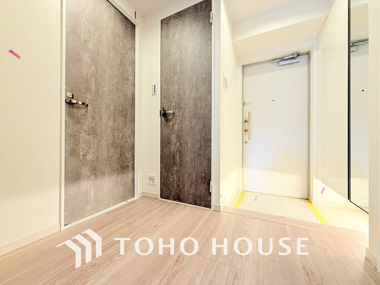 玄関 落ち着いた雰囲気の玄関、家族の帰りを暖かく迎えてくれます