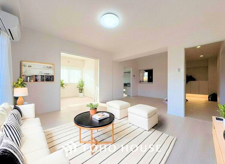 内装 広がりのある住空間、家族が集まるリビング・ダイニング(家具は全てCGです)