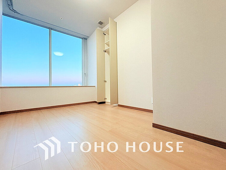 内装 採光もある洋室は、くつろぎのひと時を過ごすのにぴったり