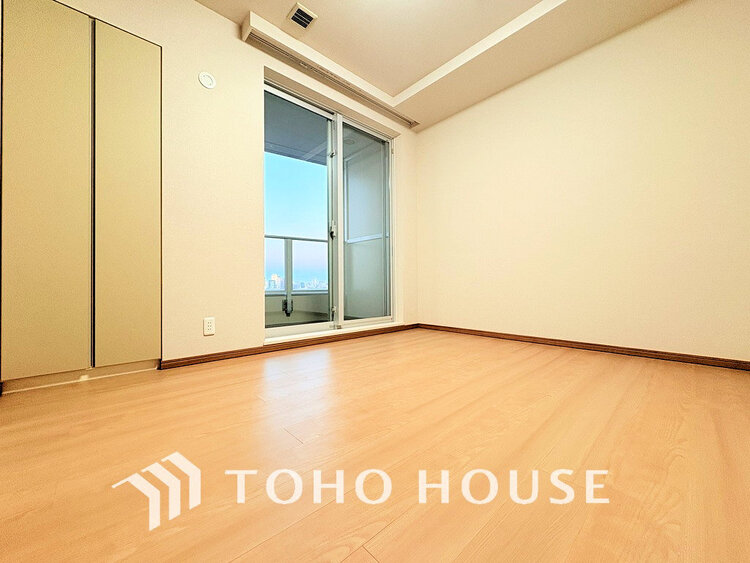 内装 シンプルですっきりとした室内は飽きのこない居心地の良い雰囲気