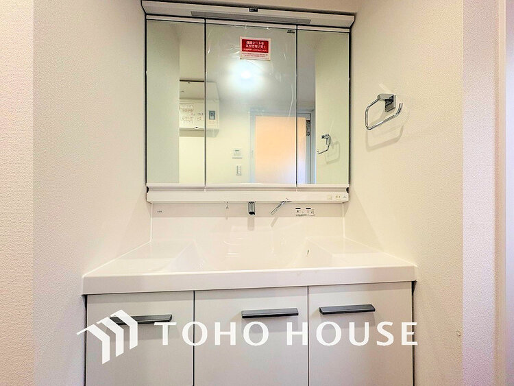 洗面 落ち着きのある色合いでまとめられた洗面室