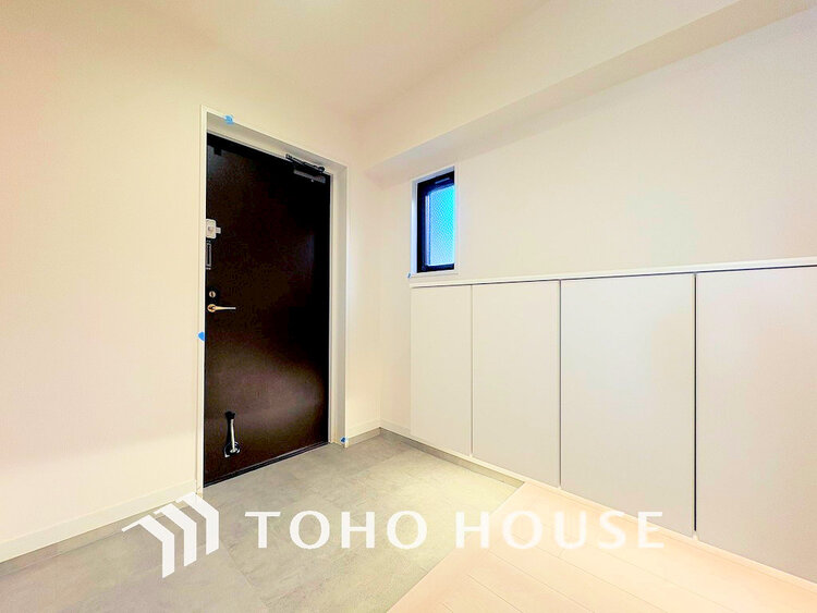 玄関 落ち着いた雰囲気の玄関、家族の帰りを暖かく迎えてくれます