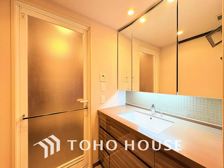 洗面 大きな洗面鏡付き、朝の身支度も楽しくなりますね