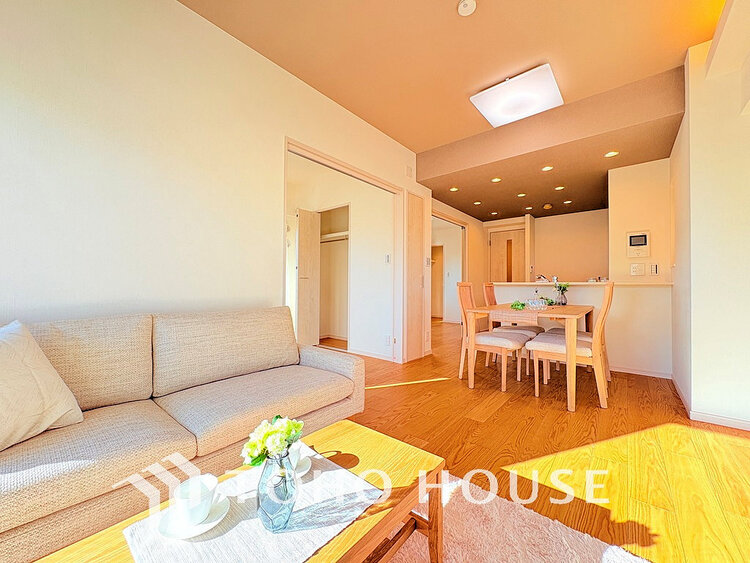 内装 上質な時間を育む暮らしのメインステージ。寛ぎとコミュニケーションを育む居心地のよい場所