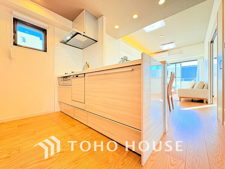 キッチン 落ち着きのあるカラーで統一された清潔感と気品が溢れるキッチン