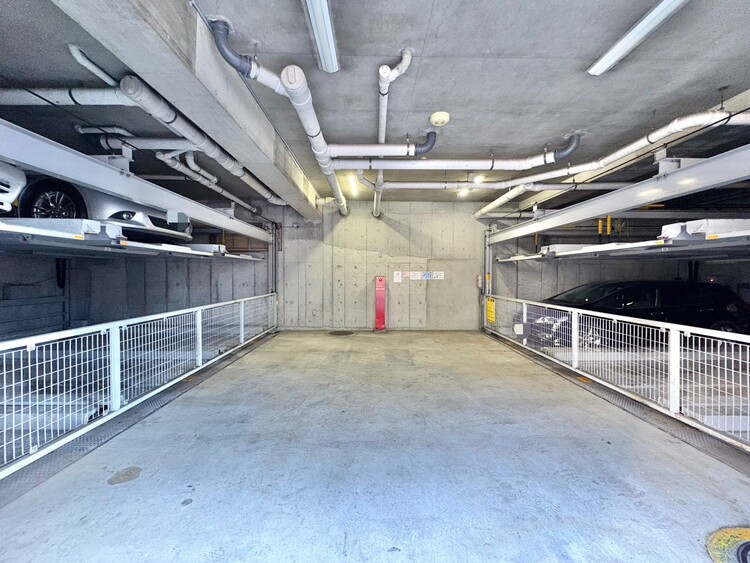 駐車場 本物件の駐車スペースです。車種制限のある場合もございますので、お気軽にお問い合わせくださいませ。