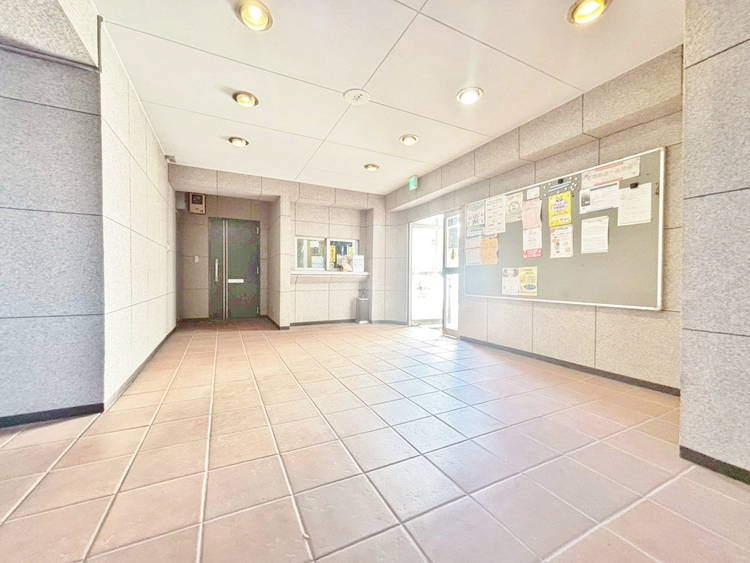 エントランス エントランス内部は、管理が行き届き清潔な共有スペースとなっています。