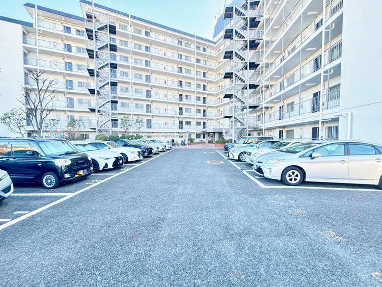 その他 本物件の駐車スペースです。車種制限のある場合もございますので、お気軽にお問い合わせくださいませ。