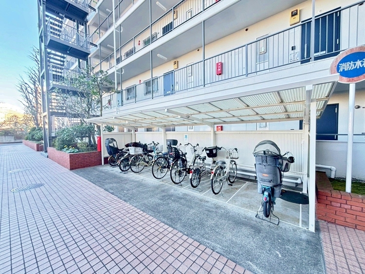 その他 きちんと整備された駐輪場。住む方の心遣いが感じられます。