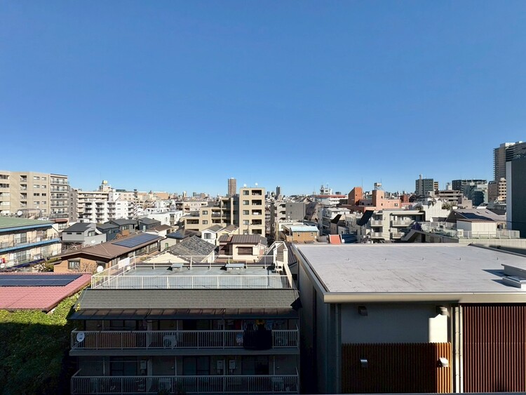 バルコニー 頬をなでる、優しい風を感じることが出来ます。