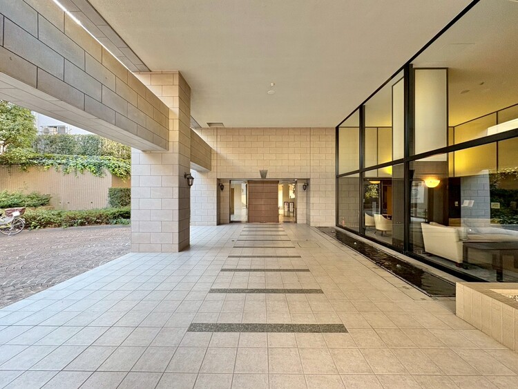 エントランス 外と内をつなぐエントランスは、まさに顔となる場所。