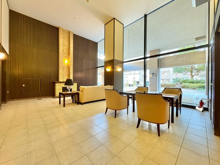 エントランス エントランス内部は、管理が行き届き清潔な共有スペースとなっています。