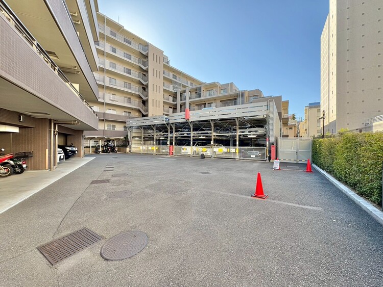 駐車場 本物件の駐車スペースです。車種制限のある場合もございますので、お気軽にお問い合わせくださいませ。