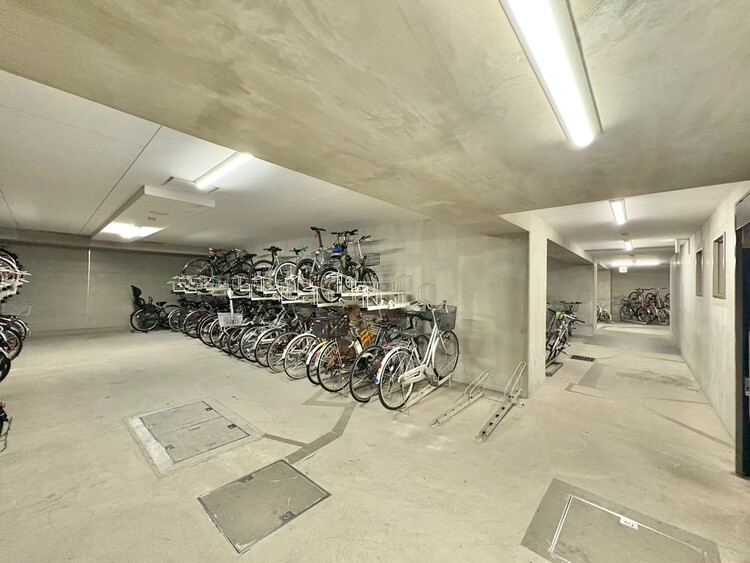 設備 きちんと整備された駐輪場。住む方の心遣いが感じられます。