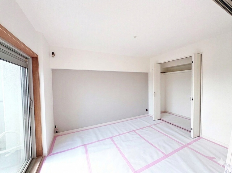 寝室 ベッドも十分に設置するスペースがあります。