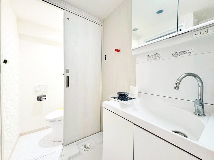 洗面 何かと物が増える場所だからこそ、スッキリと見映えの良い空間に。