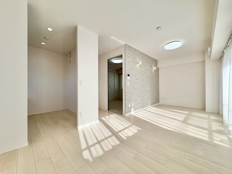 居間 居心地の良い空気感は、暮らしのステージを彩り、心からのやすらぎと満足感を与えてくれます。