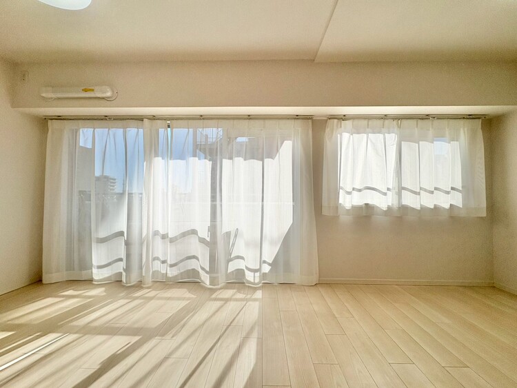 居間 忙しく過ぎゆく日常を置き去るほど、ゆったりした時間が流れるリビング。