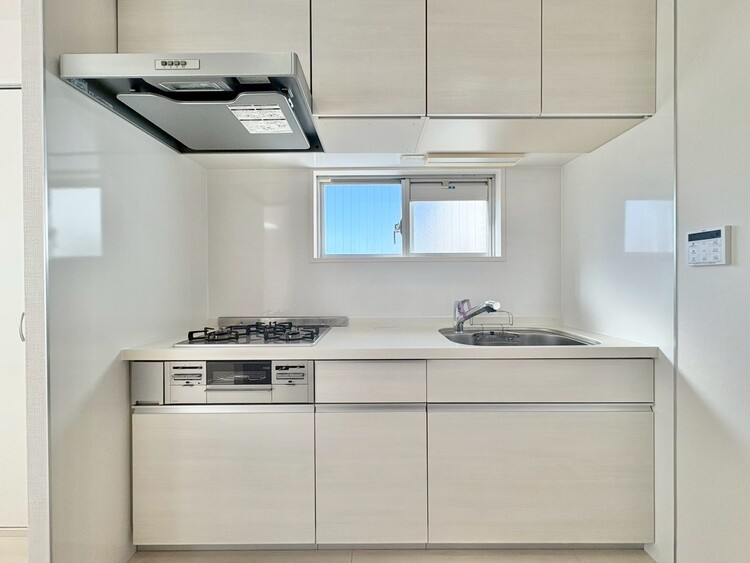 キッチン スマートな意匠と充実の機能を備えたキッチンが、暮らしにおいしい彩りを添えます。