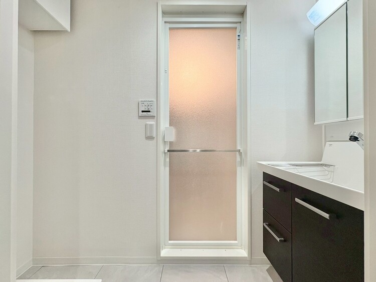 洗面 清潔感と心地よさを重視した、上質感漂うパウダールーム。