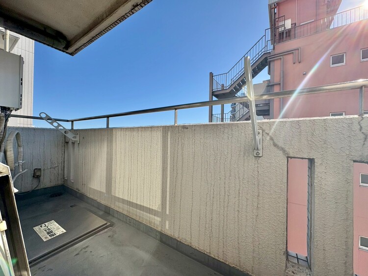 バルコニー 暮らしの中で、光と風を演出してくれるバルコニー。