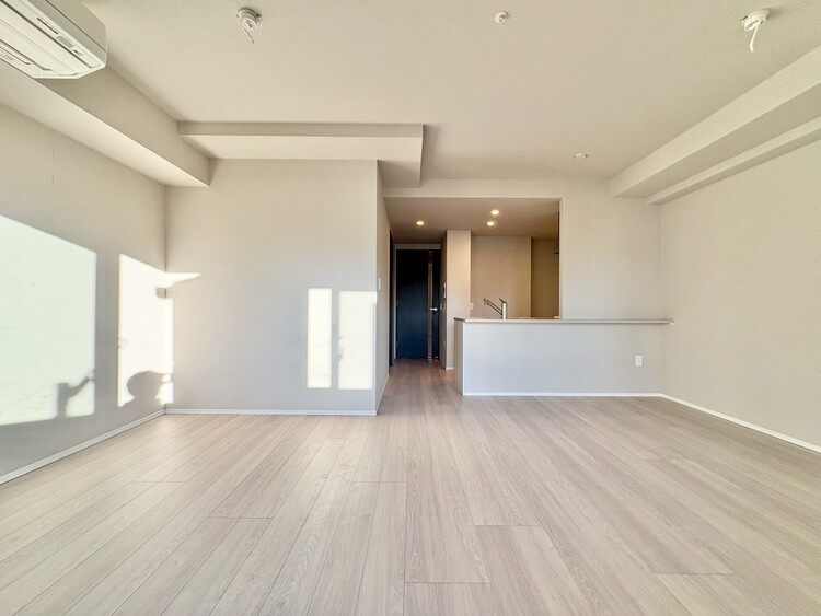 居間 飾り過ぎないシンプルな内装と偏り過ぎないデザインで統一しました。