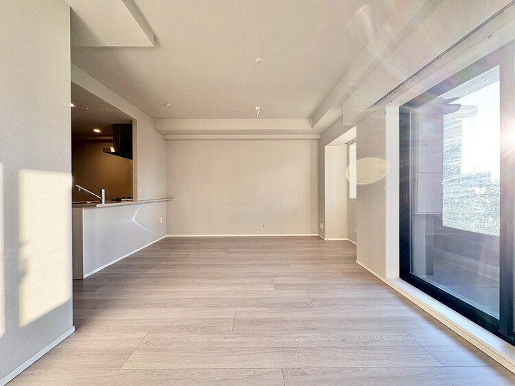 居間 忙しく過ぎゆく日常を置き去るほど、ゆったりした時間が流れるリビング。