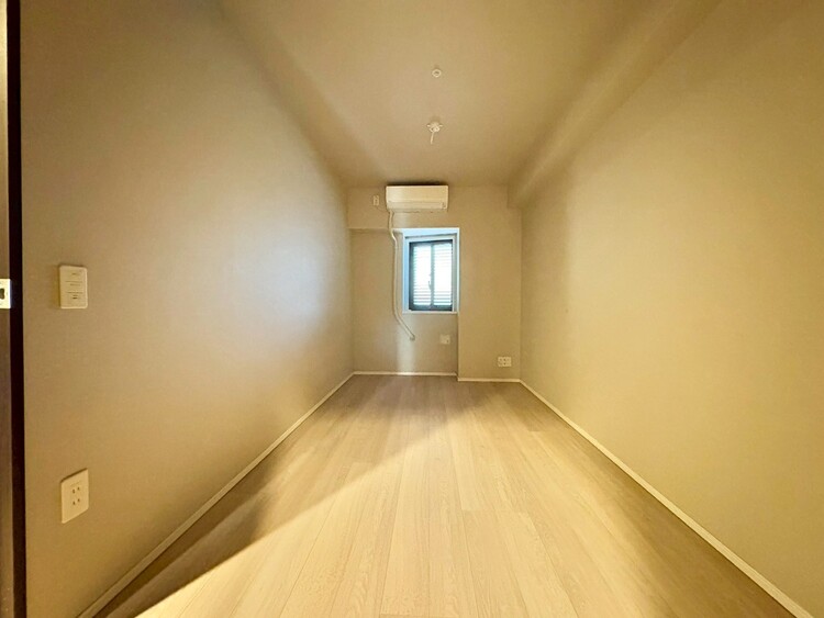 寝室 ベッドも十分に設置するスペースがあります。