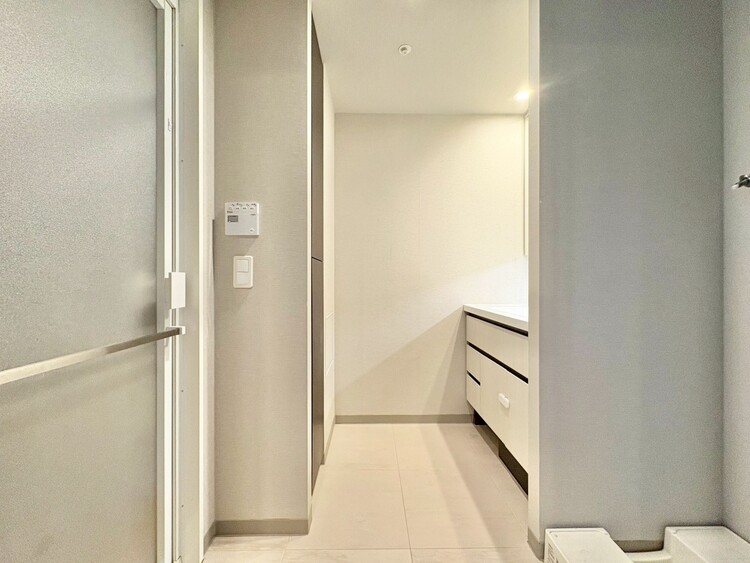 洗面 清潔感と心地よさを重視した、上質感漂うパウダールーム。