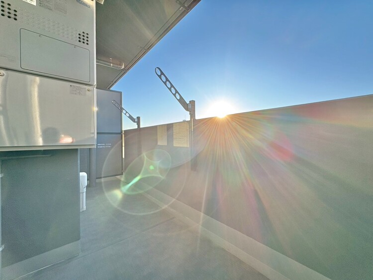 バルコニー 暮らしの中で、光と風を演出してくれるバルコニー。